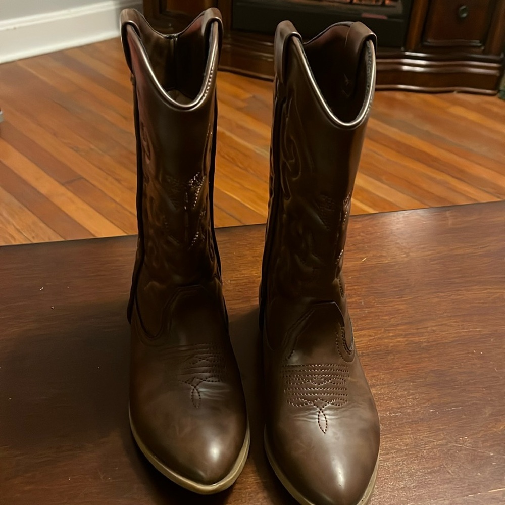 Brown cowgirl boots